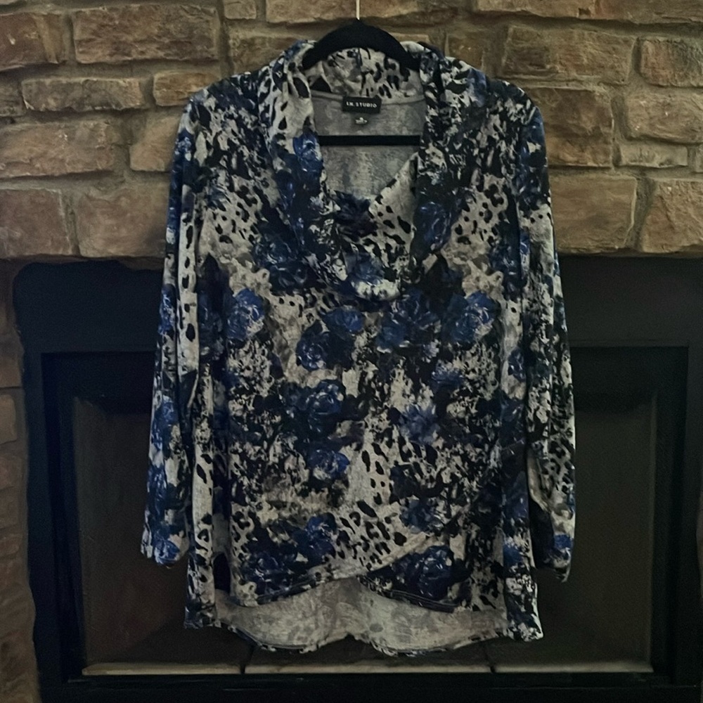 I. N. Studio black, blue and gray floral and leopard pattern sweater. Size XL